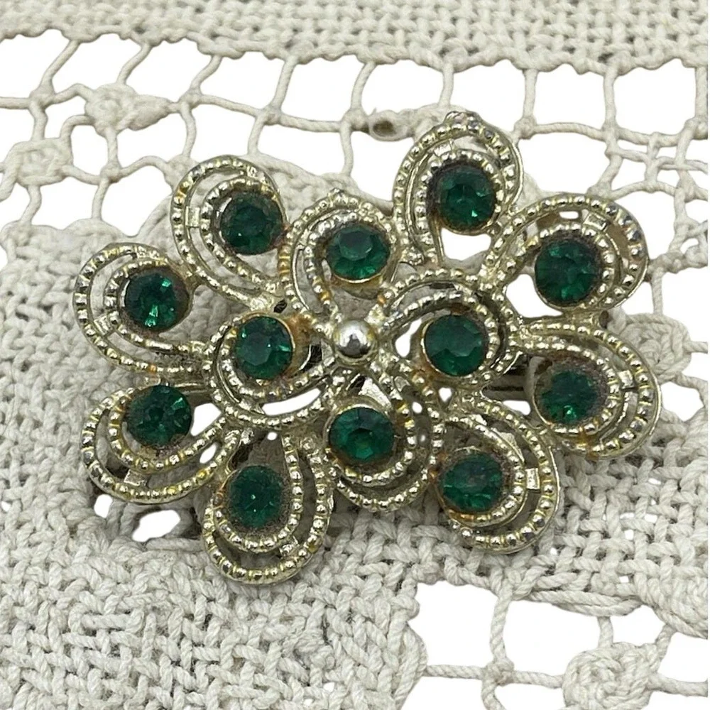 Vintage Emerald Green Rhinestone Gold Tone Filigree‎ Circle Layered Crystals